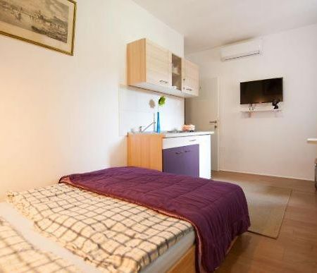 Centar 2 Private Room With Ensuite And Kitchenette Split Exteriör bild