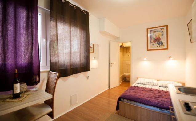 Centar 2 Private Room With Ensuite And Kitchenette Split Exteriör bild