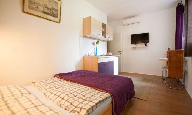 Centar 2 Private Room With Ensuite And Kitchenette Split Exteriör bild